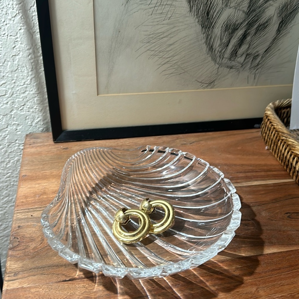 Gold vintage hoop earrings - costume jewelry